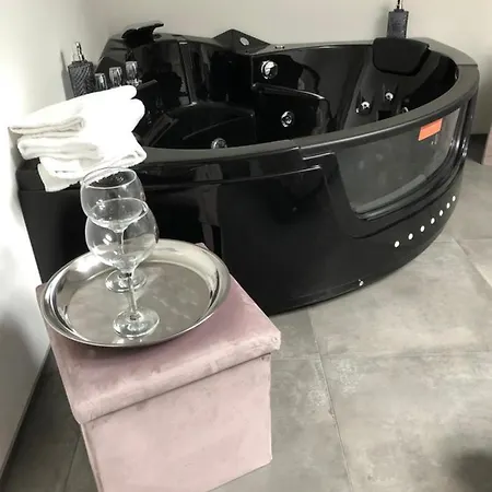 Loft & Jacuzzi Apartment