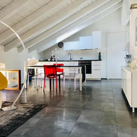 Loft & Jacuzzi Apartment